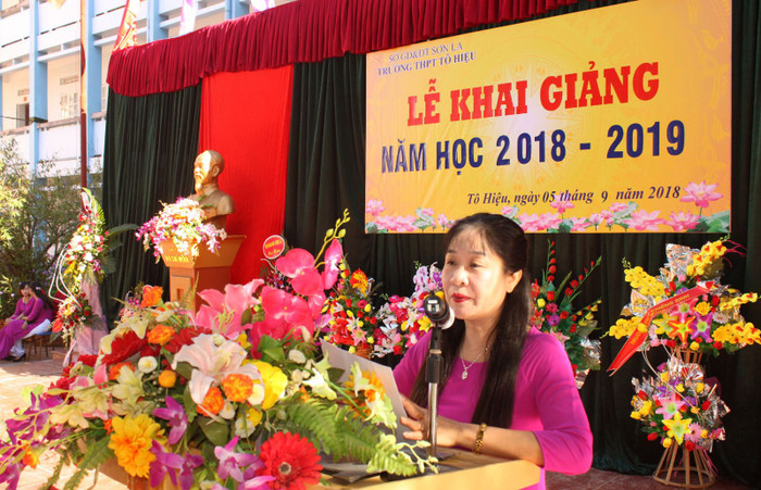 Hiệu trưởng Nguyễn Thị Minh Thúy cho biết, nhà trường chỉ cho thuê đất, còn đầu tư làm nhà xe là giáo viên. Nhà trường đang xin ý kiến làm dịch vụ trông giữ xe học sinh có thu phí. Ảnh: Cổng thông tin Trường Tô Hiệu. Hiệu trưởng Nguyễn Thị Minh Thúy cho biết, nhà trường chỉ cho thuê đất, còn đầu tư làm nhà xe là giáo viên. Nhà trường đang xin ý kiến làm dịch vụ trông giữ xe học sinh có thu phí. Ảnh: Cổng thông tin Trường Tô Hiệu.