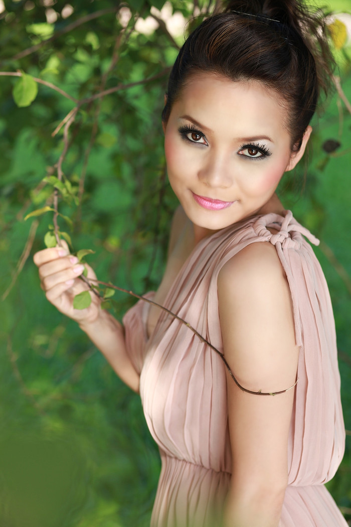 Ca sỹ Thùy Trang, giải nhất dòng nhạc nhẹ Sao Mai 2011.