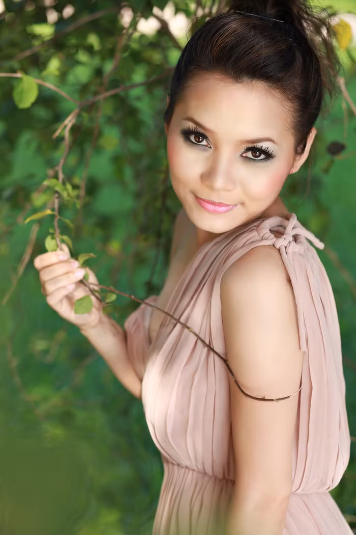 Ca sỹ Thùy Trang, giải nhất dòng nhạc nhẹ Sao Mai 2011.