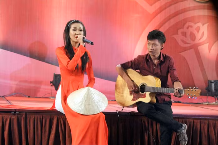 Trần Bảo Vy thể hiện một ca khúc của ca sỹ Mai Khôi.