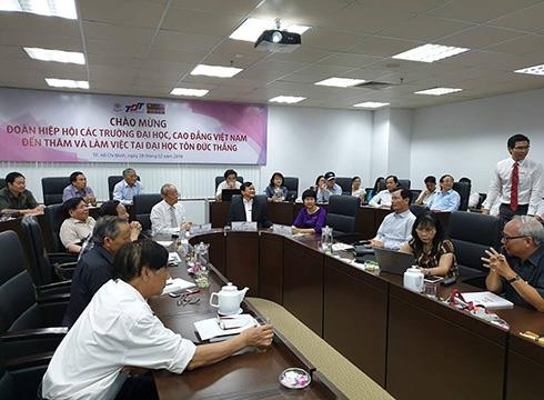 Thường trực Hiệp hội làm việc với lãnh đạo chủ chốt của Trường Đại học Tôn Đức Thắng (ảnh: P.L) Thường trực Hiệp hội làm việc với lãnh đạo chủ chốt của Trường Đại học Tôn Đức Thắng (ảnh: P.L)