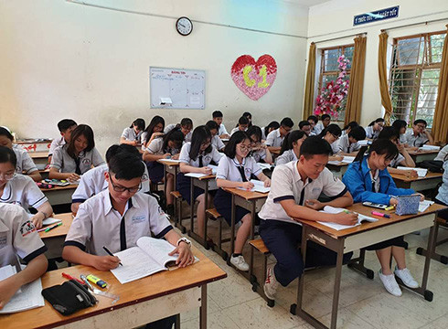 Học sinh khối 12 Trường trung học phổ thông Nguyễn Hữu Cảnh, quận Bình Tân trong giờ học (ảnh: P.L)