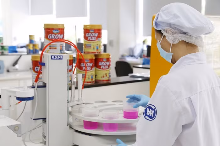 Đầu tư vào R&amp;D và kiểm soát chất lượng giúp các sản phẩm sữa bột của Vinamilk đáp ứng được các tiêu chuẩn chất lượng trong nước và cả xuất khẩu