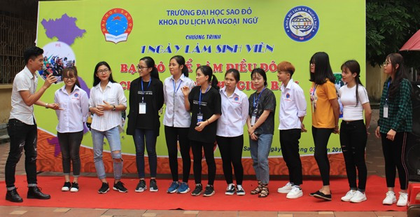 Học sinh trải nghiệm tại Khoa Du lịch và Ngoại ngữ. Học sinh trải nghiệm tại Khoa Du lịch và Ngoại ngữ.