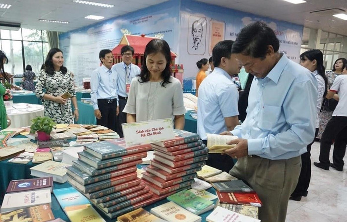 Triển lãm thu hút nhiều người đến tham quan, tìm hiểu. (Ảnh: Thu Hoài/TTXVN) Triển lãm thu hút nhiều người đến tham quan, tìm hiểu. (Ảnh: Thu Hoài/TTXVN)