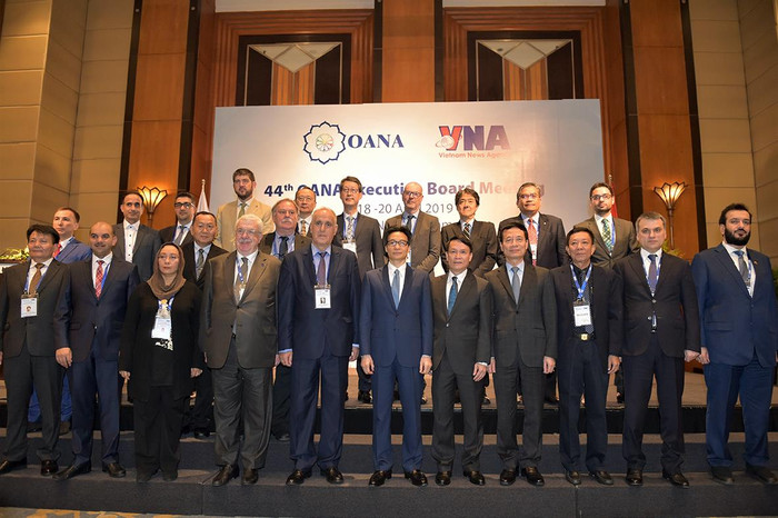 Phó Thủ tướng Vũ Đức Đam cùng các đại biểu. Ảnh VGP/Nhật Bắc Phó Thủ tướng Vũ Đức Đam cùng các đại biểu. Ảnh VGP/Nhật Bắc