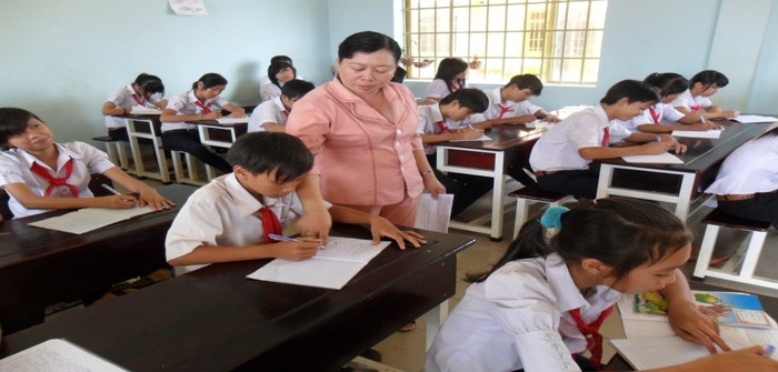 Cô Phan Thị Thu Hằng trong giờ dạy học. Ảnh: Sơn Quang Huyến Cô Phan Thị Thu Hằng trong giờ dạy học. Ảnh: Sơn Quang Huyến