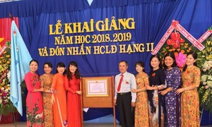 Cô Lê Thị Trang Nhung, cô giáo của những sáng tạo Văn học Cô Lê Thị Trang Nhung, cô giáo của những sáng tạo Văn học