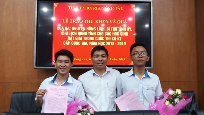 Tấm gương sáng của học trò và đồng nghiệp ảnh 2 Tấm gương sáng của học trò và đồng nghiệp ảnh 2