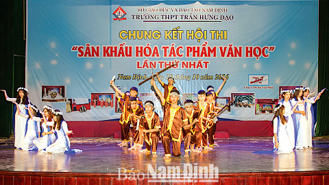 Hội thi "Sân khấu hóa tác phẩm văn học". Ảnh: Baonamdinh.com.vn Hội thi "Sân khấu hóa tác phẩm văn học". Ảnh: Baonamdinh.com.vn