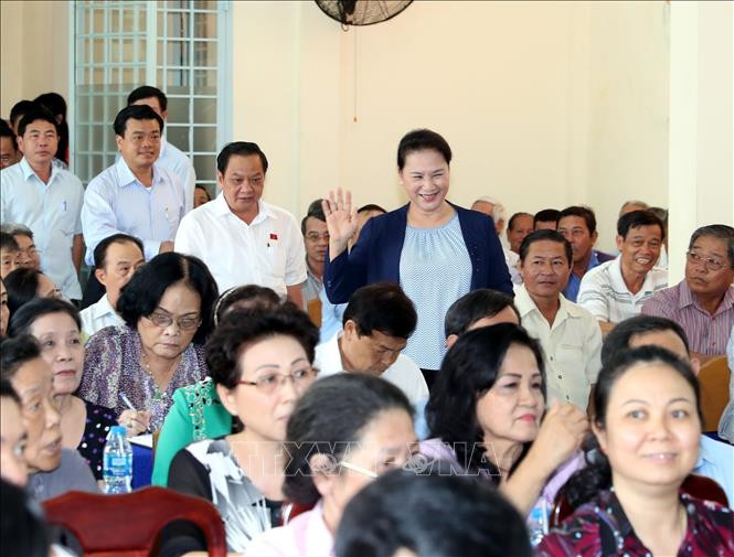 Chủ tịch Quốc hội Nguyễn Thị Kim Ngân với các cử tri. Ảnh: Trọng Đức/TTXVN Chủ tịch Quốc hội Nguyễn Thị Kim Ngân với các cử tri. Ảnh: Trọng Đức/TTXVN
