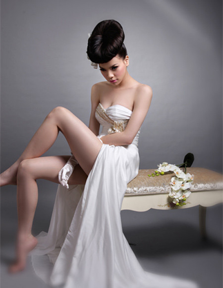 Song, không phải lúc nào những dáng ngồi của cô cũng đủ duyên dáng... Song, không phải lúc nào những dáng ngồi của cô cũng đủ duyên dáng...