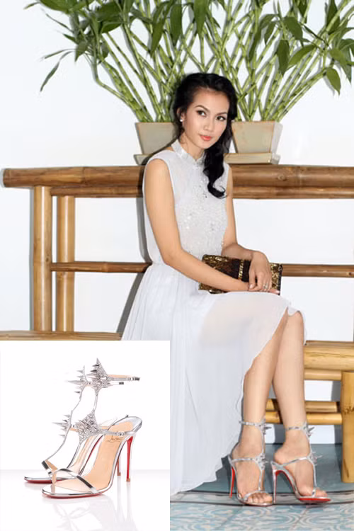 Đôi giày Louboutin mang tên Lady Max này của Anh Thư có giá khoảng 2.000 $ (44 triệu VNĐ). Đôi giày Louboutin mang tên Lady Max này của Anh Thư có giá khoảng 2.000 $ (44 triệu VNĐ).