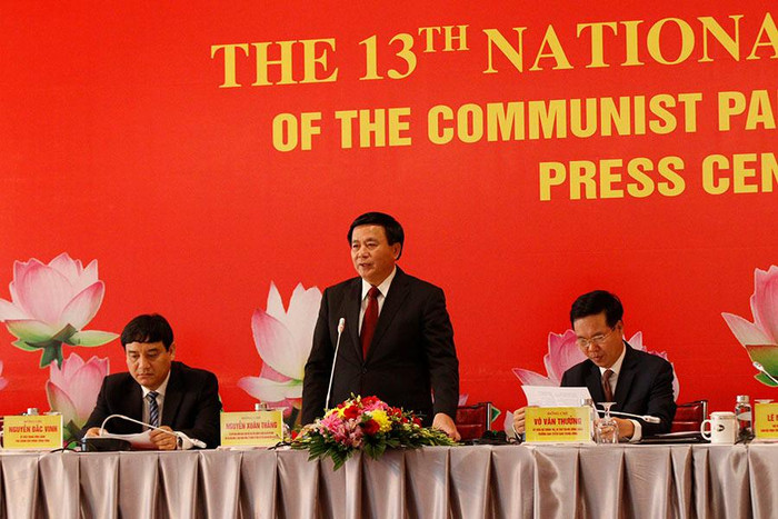 Đồng chí Nguyễn Xuân Thắng, Bí thư Trung ương Đảng, Giám đốc Học viện Chính trị quốc gia Hồ Chí Minh, Chủ tịch Hội đồng Lý luận Trung ương cho biết những điểm mới trong các dự thảo Văn kiện. Đồng chí Nguyễn Xuân Thắng, Bí thư Trung ương Đảng, Giám đốc Học viện Chính trị quốc gia Hồ Chí Minh, Chủ tịch Hội đồng Lý luận Trung ương cho biết những điểm mới trong các dự thảo Văn kiện.