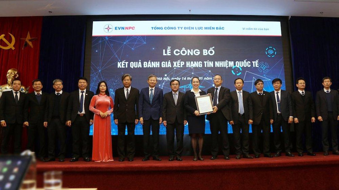 Ban lãnh đạo Tổng công ty Điện lực miền Bắc nhận chứng nhận xếp hạng ở mức BB của Fitch Ratings dưới sự chứng kiến của lãnh đạo Tập đoàn Điện lực Việt Nam Ban lãnh đạo Tổng công ty Điện lực miền Bắc nhận chứng nhận xếp hạng ở mức BB của Fitch Ratings dưới sự chứng kiến của lãnh đạo Tập đoàn Điện lực Việt Nam