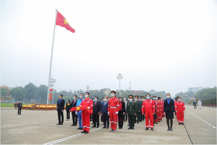 Lá cờ Tổ quốc từ Biển Đông tới Quảng trường Ba Đình. Lá cờ Tổ quốc từ Biển Đông tới Quảng trường Ba Đình.