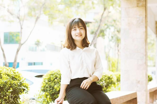 Linh vinh dự được kết nạp Đảng ngay từ khi còn đang học trung học phổ thông. (Ảnh: Nhân vật cung cấp) Linh vinh dự được kết nạp Đảng ngay từ khi còn đang học trung học phổ thông. (Ảnh: Nhân vật cung cấp)