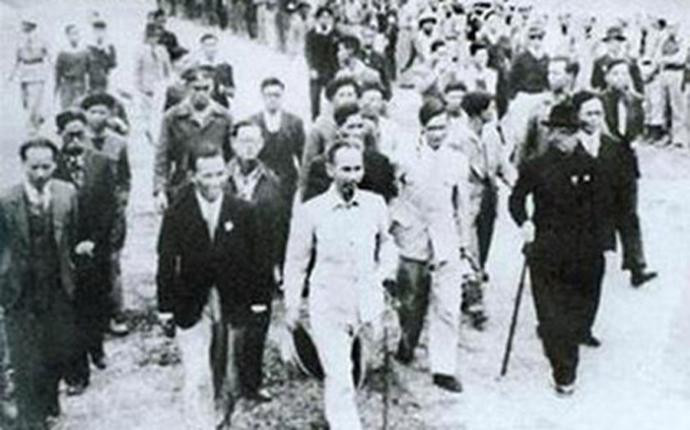 Chủ tịch Hồ Chí Minh và các vị được giới thiệu ứng cử Đại biểu Quốc hội khóa đầu tiên tại Hà Nội ngày 05/01/1946. Ảnh tư liệu Chủ tịch Hồ Chí Minh và các vị được giới thiệu ứng cử Đại biểu Quốc hội khóa đầu tiên tại Hà Nội ngày 05/01/1946. Ảnh tư liệu