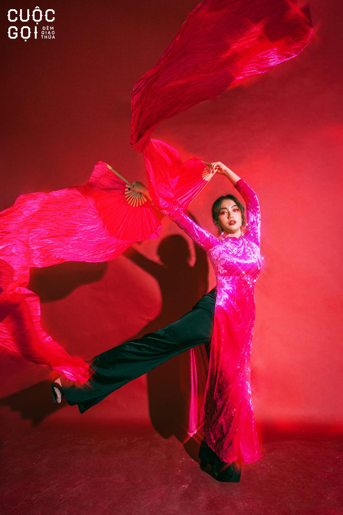 Không thẫm như tím, không rực lửa như đỏ, màu hồng của bưởi mang đến một vẻ ngoài thanh cao, nhã nhặn lạ thường.