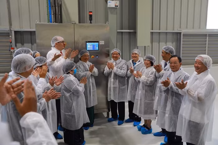 Tham quan Nhà máy chế biến hoa quả tươi và thảo dược Vân Hồ (Sơn La).