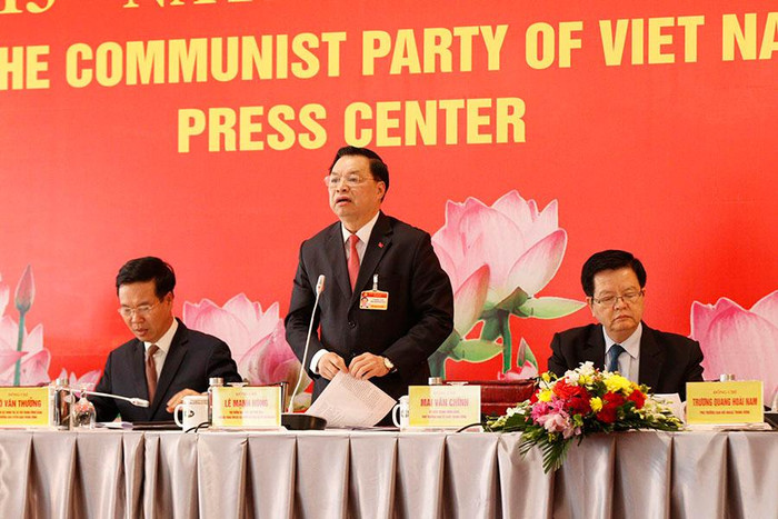 Đồng chí Lê Mạnh Hùng, Phó Trưởng Ban Tuyên giáo Trung ương, Giám đốc Trung tâm Báo chí Đại hội XIII điều hành Họp báo. Đồng chí Lê Mạnh Hùng, Phó Trưởng Ban Tuyên giáo Trung ương, Giám đốc Trung tâm Báo chí Đại hội XIII điều hành Họp báo.