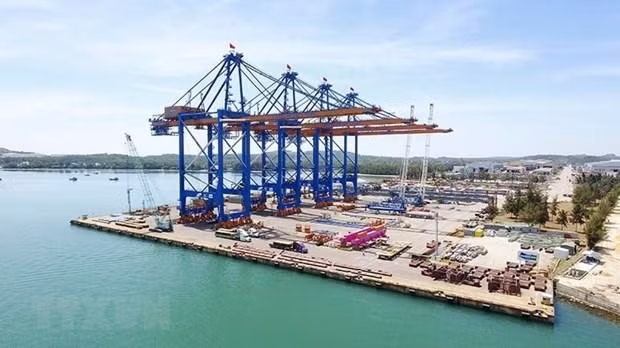 Cảng xuất sản phẩm của Công ty TNHH Công nghiệp nặng Doosan Việt Nam trong Khu kinh tế Dung Quất (Quảng Ngãi). (Ảnh: Lê Ngọc Phước/TTXVN)