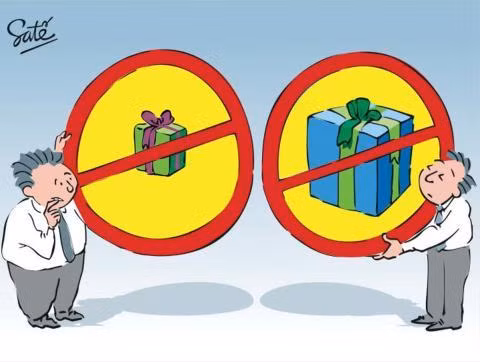 Cấm tặng quà Tết, sao không cấm lãnh đạo nhận quà Tết. (Tranh biếm họa của Satế trên Hoinhabaovietnam.vn)