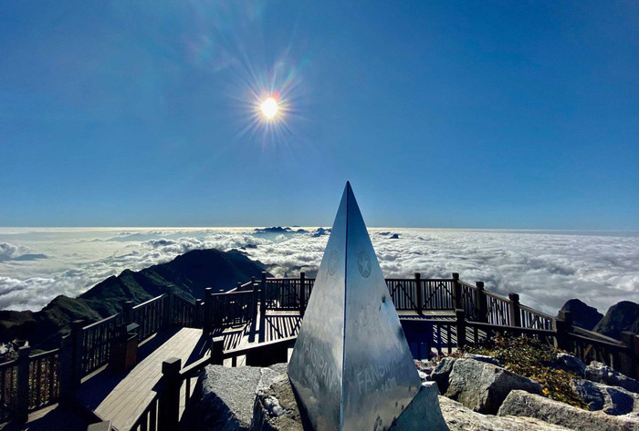 Đỉnh Fansipan - Nóc nhà Đông Dương