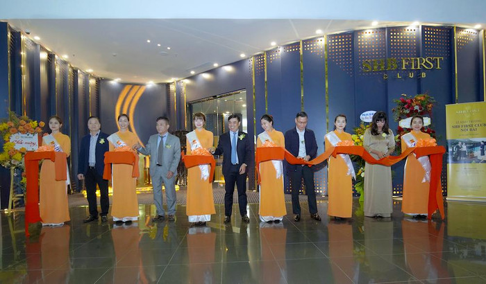 SHB chính thức khai trương SHB First Club – Phòng chờ sân bay đẳng cấp 5 sao mạ vàng 24K đầu tiên, mang đến những trải nghiệm xứng tầm dành cho các khách hàng cao cấp thân thiết SHB chính thức khai trương SHB First Club – Phòng chờ sân bay đẳng cấp 5 sao mạ vàng 24K đầu tiên, mang đến những trải nghiệm xứng tầm dành cho các khách hàng cao cấp thân thiết