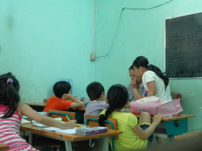 Một lớp rèn chữ tại nhà. (Ảnh chỉ mang tính chất minh họa, nguồn: NGUYỄN QUỲNH/Nld.com.vn) Một lớp rèn chữ tại nhà. (Ảnh chỉ mang tính chất minh họa, nguồn: NGUYỄN QUỲNH/Nld.com.vn)