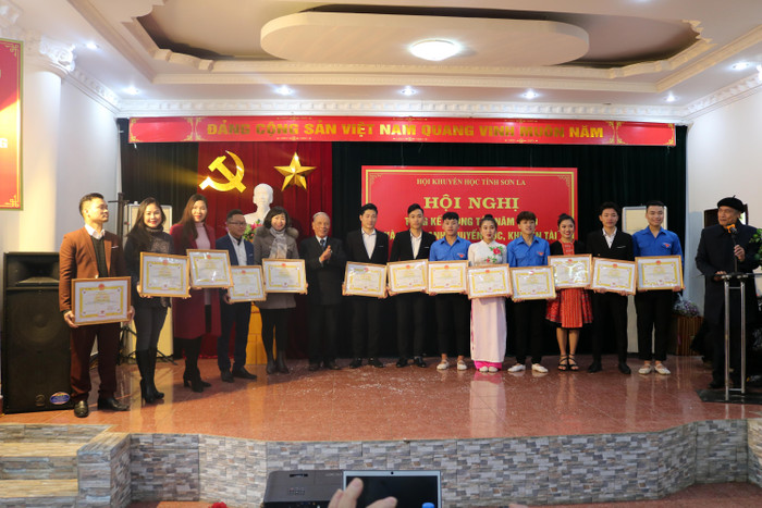 Vinh danh các tập thể, cá nhân đạt giải toàn quốc.