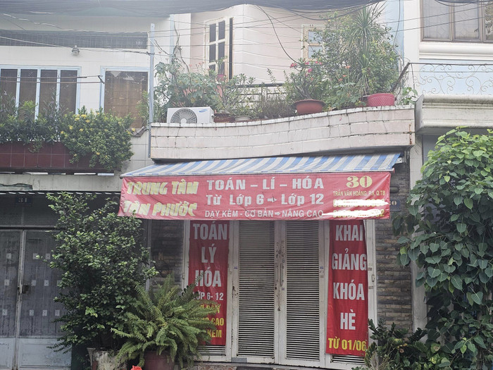 Địa điểm mà một số giáo viên tiểu học Trưng Trắc thuê để dạy thêm vào chiều hàng ngày, sau giờ tan học (ảnh: V.D) gdvn_daythemTTc.jpg