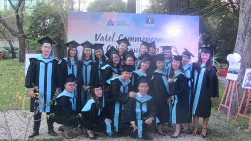50 sinh viên vừa được trao bằng tốt nghiệp của chương trình liên kết Vatel chiều ngày 25/2 (ảnh: P.L) 50 sinh viên vừa được trao bằng tốt nghiệp của chương trình liên kết Vatel chiều ngày 25/2 (ảnh: P.L)