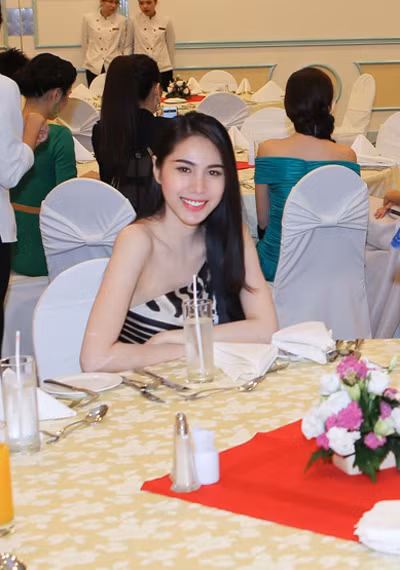 Sau khi sinh em bé, Thủy Tiên chính thức quay trở lại showbiz năm 2013 bằng single Kiss me với thể loại nhạc dance sôi động được khán giả ủng hộ nhiệt tình. Ngoài ra, Thủy Tiên cũng xuất hiện trên sóng truyền hình với tư cách là giám khảo khách mời trong chương trình Bước nhảy hoàn vũ.