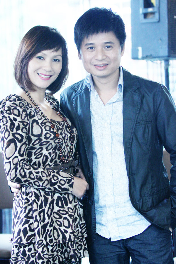 Một người bạn tới chia vui với Tấn Minh. Một người bạn tới chia vui với Tấn Minh.