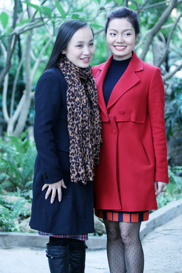 Ngọc Anh và vợ ca sỹ Tấn Minh - diễn viên chèo Thu Huyền vui vẻ chụp ảnh chung. Ngọc Anh và vợ ca sỹ Tấn Minh - diễn viên chèo Thu Huyền vui vẻ chụp ảnh chung.