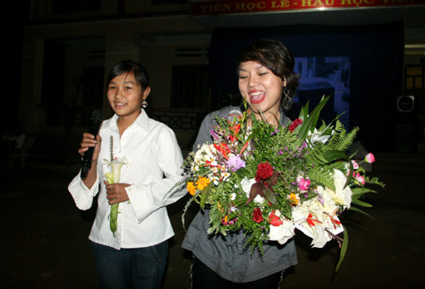 Thái Thùy Linh song ca với một học sinh Nậm Mười. Bình thường, các em khá nhút nhát trước người lạ, nhưng với âm nhạc, mọi thứ đều có thể thay đổi.