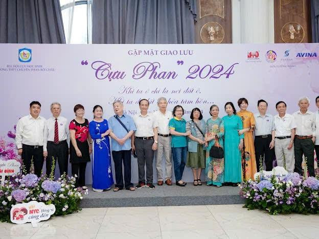 Các cựu giáo chức họp mặt tại Hà Nội năm 2024. phan1.jpg