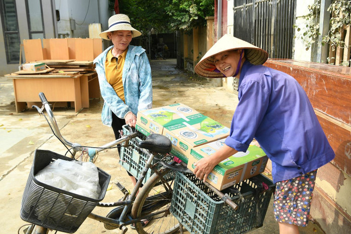 Dinh dưỡng yêu thương, ấm áp tình người tại những vùng chịu thiệt hại nặng nề sau bão. Dinh dưỡng yêu thương, ấm áp tình người tại những vùng chịu thiệt hại nặng nề sau bão.