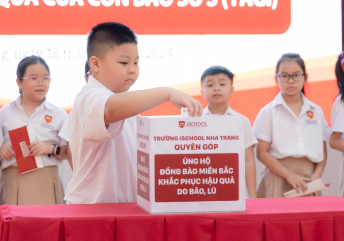 Học sinh trường iSchool Nha Trang tham gia hoạt động quyên góp. Ảnh: iSchool Nha Trang. hs.png