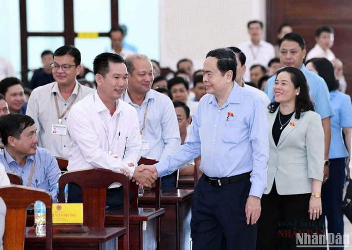 Chủ tịch Quốc hội Trần Thanh Mẫn và Đoàn đại biểu Quốc hội tỉnh Hậu Giang tiếp xúc cử tri tại Thành phố Ngã Bảy. Chủ tịch Quốc hội Trần Thanh Mẫn và Đoàn đại biểu Quốc hội tỉnh Hậu Giang tiếp xúc cử tri tại Thành phố Ngã Bảy.