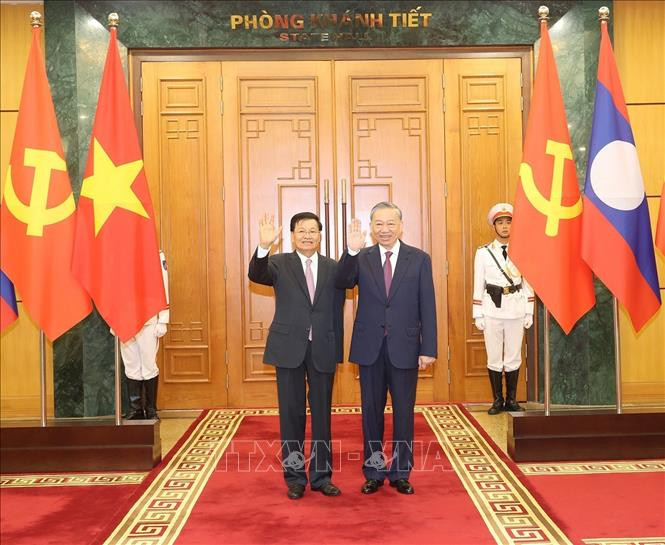 Tổng Bí thư, Chủ tịch nước Tô Lâm và Tổng Bí thư, Chủ tịch nước Lào Thongloun Sisoulith chụp ảnh chung trước khi hội đàm. Ảnh: Trí Dũng/TTXVN Tổng Bí thư, Chủ tịch nước Tô Lâm và Tổng Bí thư, Chủ tịch nước Lào Thongloun Sisoulith chụp ảnh chung trước khi hội đàm. Ảnh: Trí Dũng/TTXVN