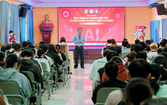 Sinh viên MIT Uni. đã được tiếp xúc với AI ngay từ ngày đầu bước chân vào trường. Sinh viên MIT Uni. đã được tiếp xúc với AI ngay từ ngày đầu bước chân vào trường.