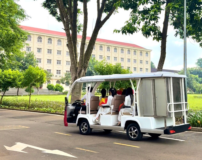 MIT Uni. trang bị các xe điện hiện đại không chỉ phục vụ nhu cầu di chuyển của thí sinh và sinh viên mà còn để thực hành trực tiếp trong quá trình học. MIT Uni. trang bị các xe điện hiện đại không chỉ phục vụ nhu cầu di chuyển của thí sinh và sinh viên mà còn để thực hành trực tiếp trong quá trình học..jpg