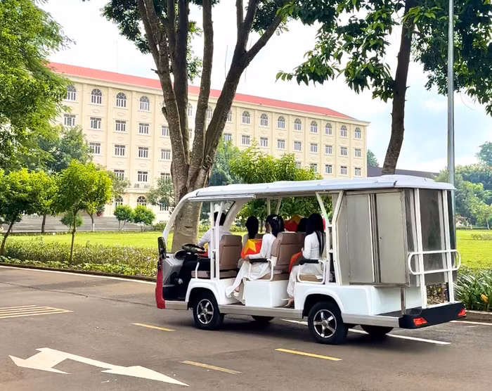 MIT Uni. trang bị các xe điện hiện đại không chỉ phục vụ nhu cầu di chuyển của thí sinh và sinh viên mà còn để thực hành trực tiếp trong quá trình học..jpg