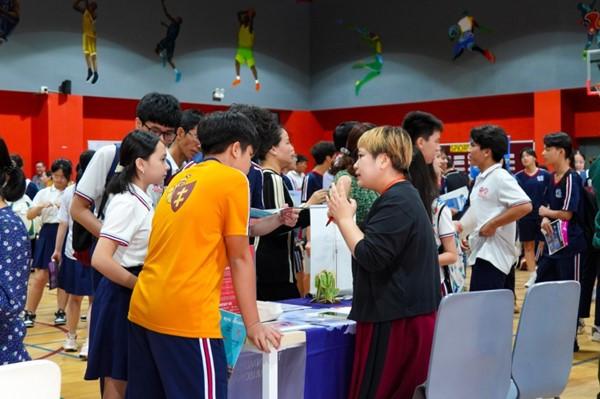 Việc sở hữu bằng Tú Tài Mỹ là minh chứng cho sự phát triển toàn diện về kỹ năng và tri thức. Picture2.jpg