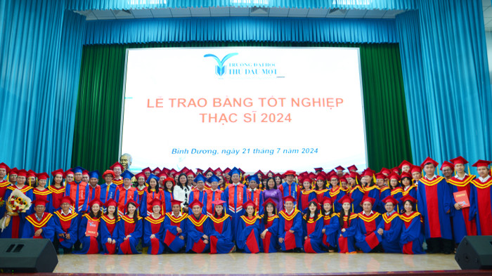 Lễ trao bằng tốt nghiệp cho học viên các lớp cao học năm 2024. DSC_5277.jpg