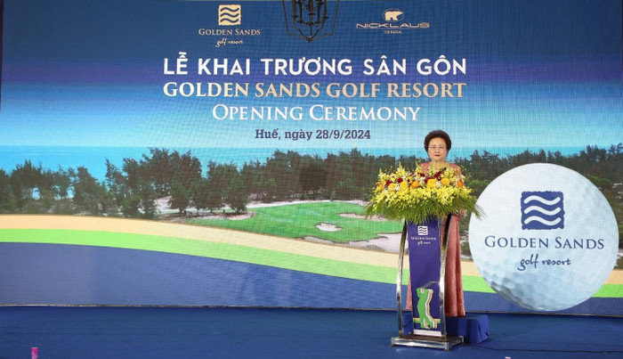 Bà Nguyễn Thị Nga, Chủ tịch Tập đoàn BRG phát biểu tại lễ khai trương sân gôn Golden Sands Golf Resort. brg2.jpg