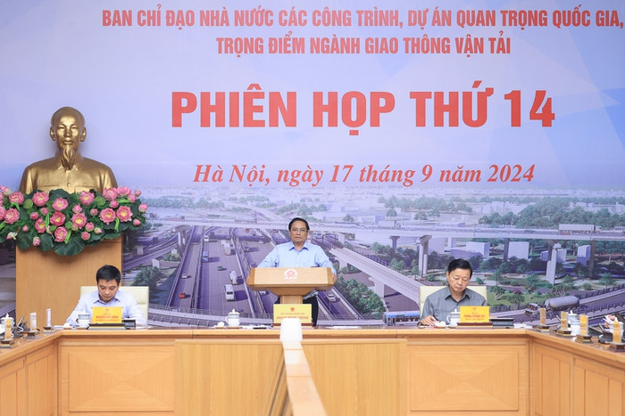 Thủ tướng dành thời gian phân tích ý nghĩa quan trọng của hạ tầng giao thông vận tải chiến lược. Ảnh: VGP/Nhật Bắc Thủ tướng dành thời gian phân tích ý nghĩa quan trọng của hạ tầng giao thông vận tải chiến lược. Ảnh: VGP/Nhật Bắc