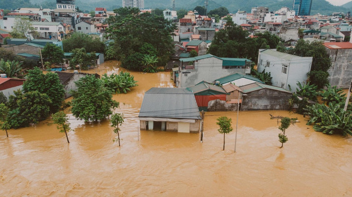 Nhiều nơi tại Cao Bằng đang chìm trong biển nước lũ. Nhiều nơi tại Cao Bằng đang chìm trong biển nước lũ.